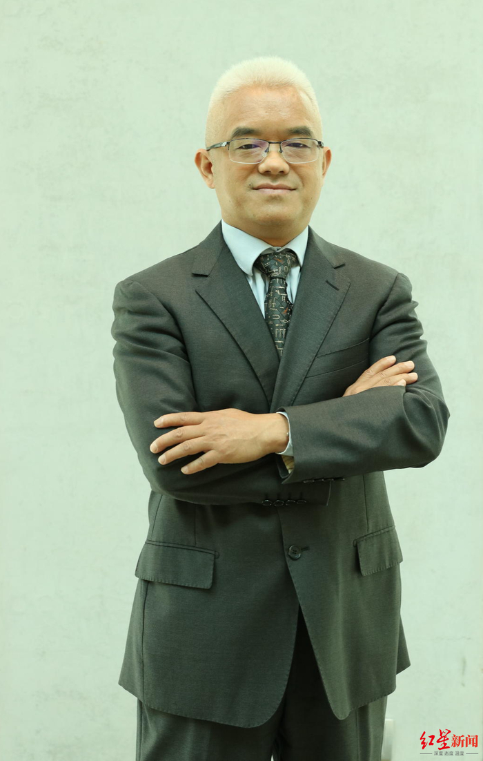 ↑全国人大宪法和法律委员会副主任委员、全国人大代表、清华大学法学院院长周光权