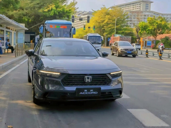 十一代雅阁路试谍照