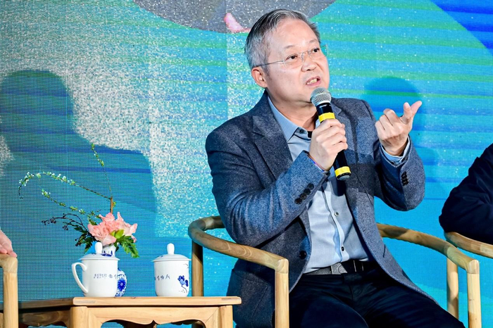 　　中国孔子基金会学术委员会委员、上海开放大学教授鲍鹏山发言