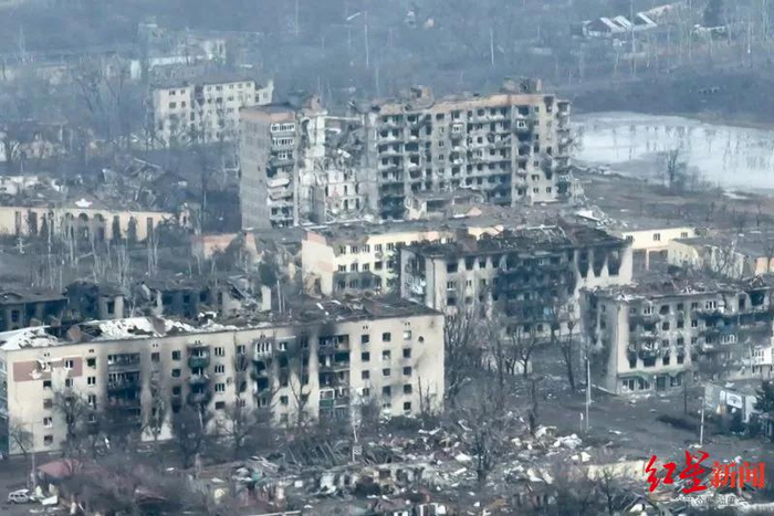 ↑巴赫穆特已成一片废墟