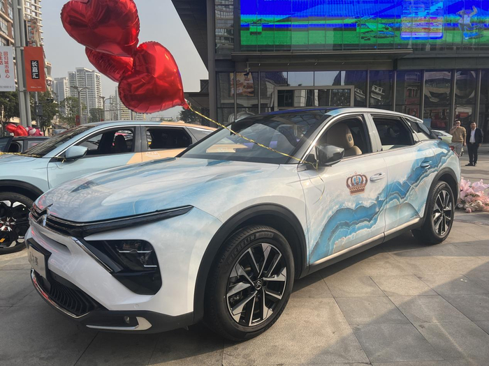 凡尔赛C5 X 用户改装车  华龙网-新重庆客户端 张婧 摄