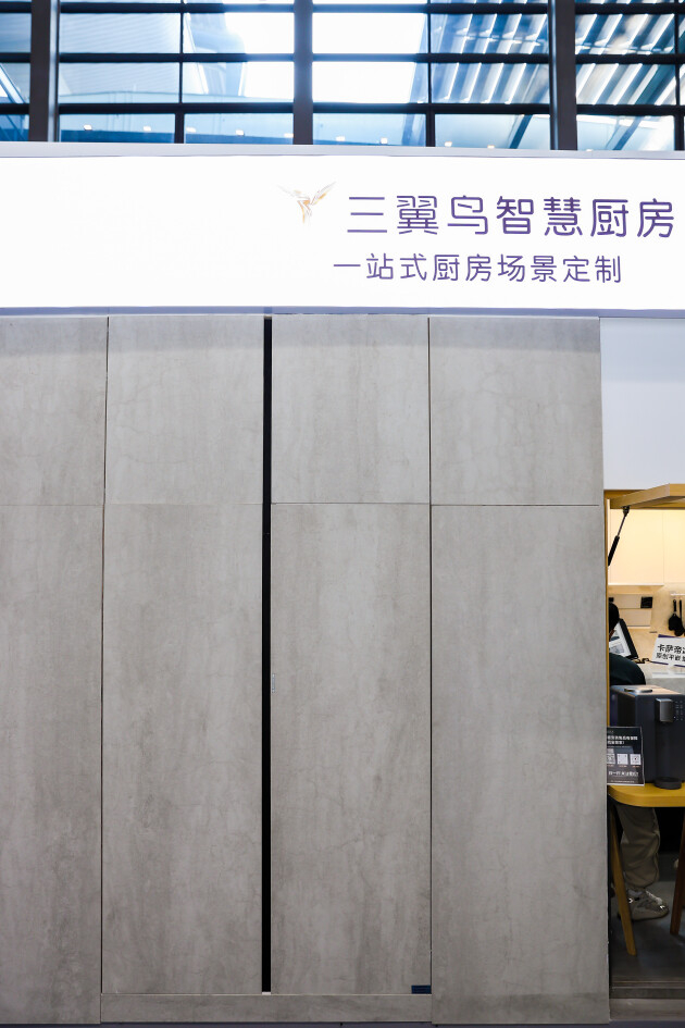   △ 卡萨帝融境全嵌入式冰箱