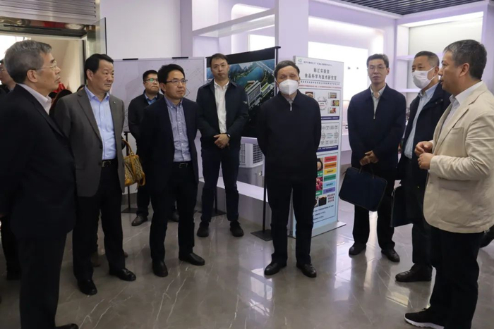 △ 中国工程院“院士潮州行”活动，院士们走进韩江实验室