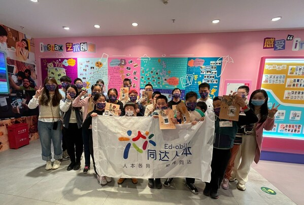 　　用一次成像表达爱意 新年第一场融合摄影活动从instax博物馆开始