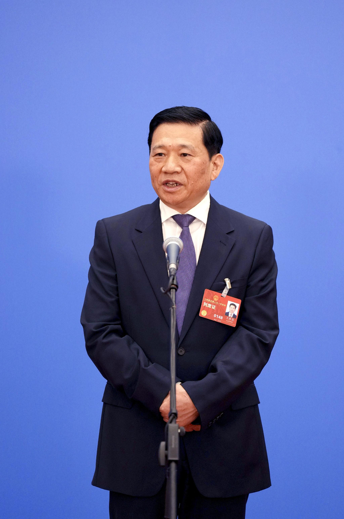 王祥喜接受媒体采访 图片来源：新华社记者 王毓国 摄