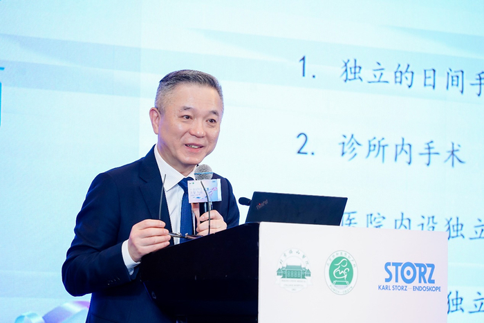 　　图：复旦大学附属妇产科医院隋龙教授致辞