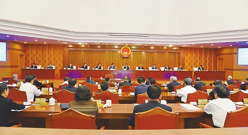 《河北省电信设施建设和保护条例》表决现场。