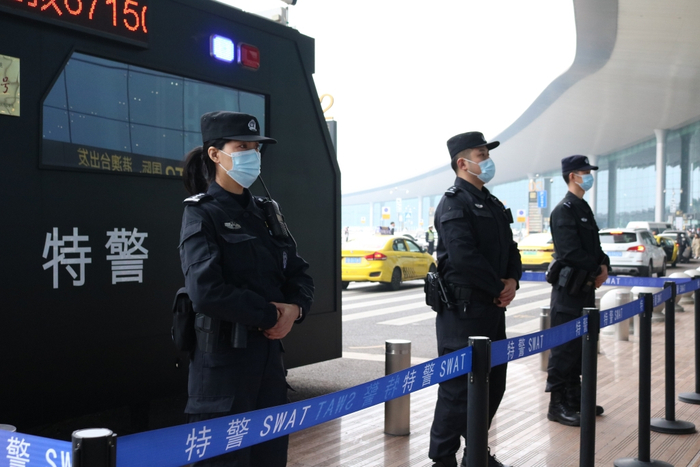 特警在机场值守。警方供图