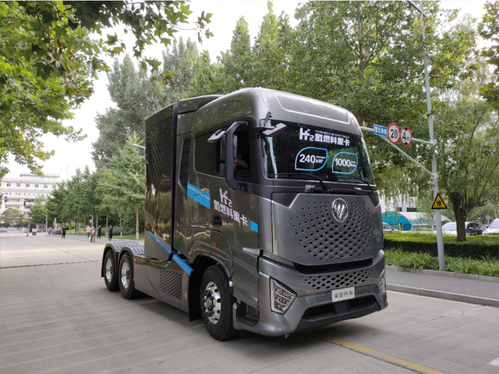 　　福田搭载亿华通240kW燃料电池的49吨重卡，续航里程超过1000公里