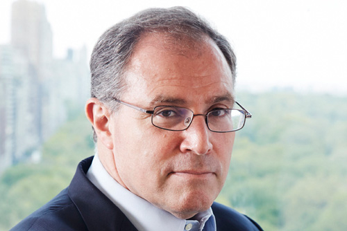 　　图：Derek Yach，全球公共卫生专家，曾任世界卫生组织前副总干事、无烟世界基金会主任，从事控烟事业30余年。