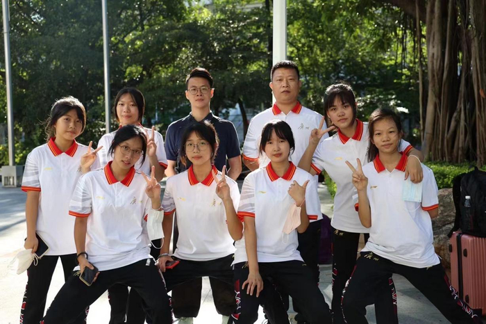 南兴合兴堂的两位教练和女学员们