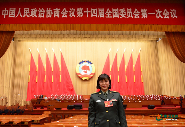 　　第十四届全国政协委员祝林芳在会场内留影。