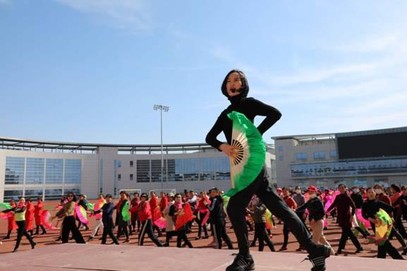 资料图：山东郯城县举办广场舞领队公益培训（摄影：刘新梅）