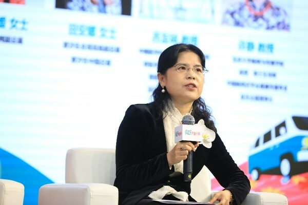 　　北京大学文化与传播研究所全球健康传播项目组许静教授