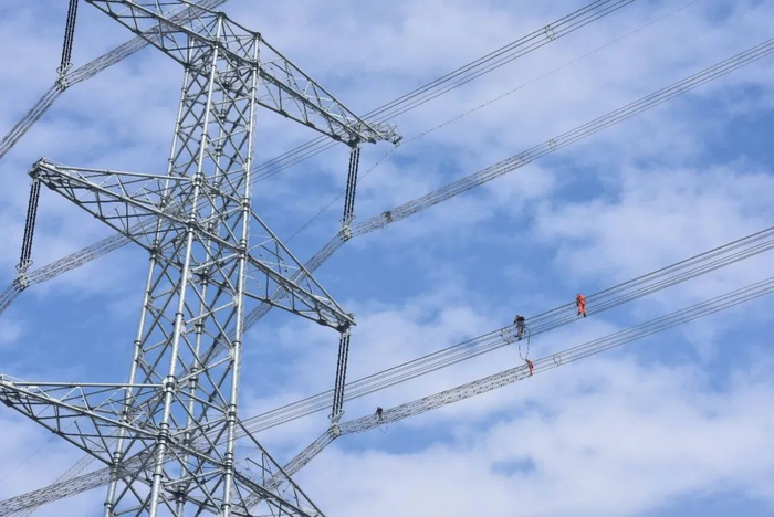 我们的特高压输电线，超导出来可能就要改变了 | 图源自网络