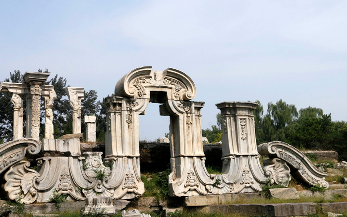 ▲位于北京海淀的圆明园大水法遗址。资料图。图/IC photo