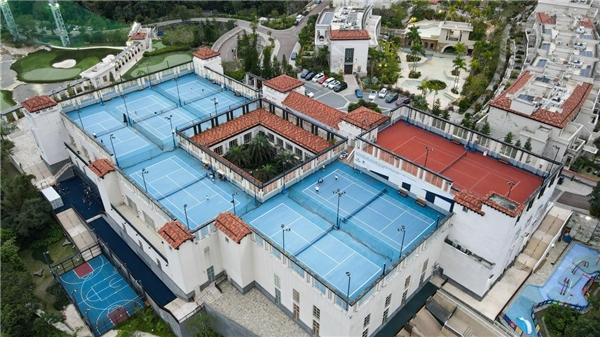 　　全额奖学金运动员 有机会到西班牙拿度网球学校受训