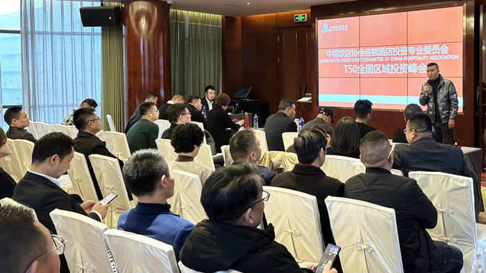 　　图注：东呈集团发展事业群渠道管理部负责人 罗长吉