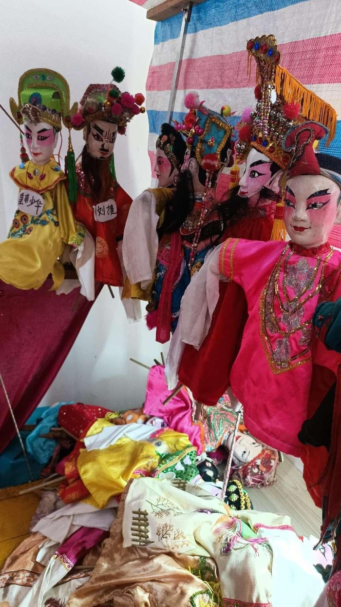 　　兴叔收集到的木偶们