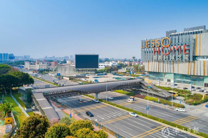 佛山大道澜石路口的交通组织优化实施，双向行车畅通。符诗贺/摄