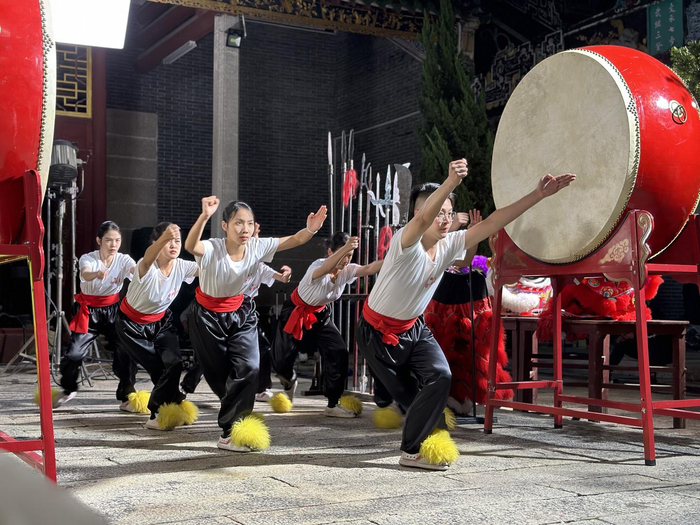 ↑醒狮基本功训练 曹炜杰 摄