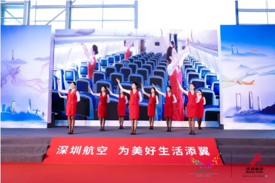 　　“深圳号”揭幕仪式现场