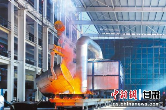 　　图为甘肃河西硅业新材料有限公司年产20万吨硅系新材料综合利用项目现场。杨艳敏 摄