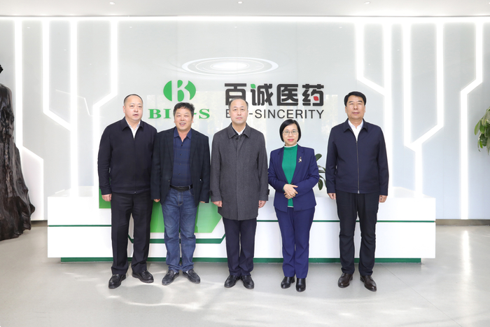 陈德明一行实地考察了百诚医药滨江研发中心，了解公司运行、研发团队、实验室管理等情况。