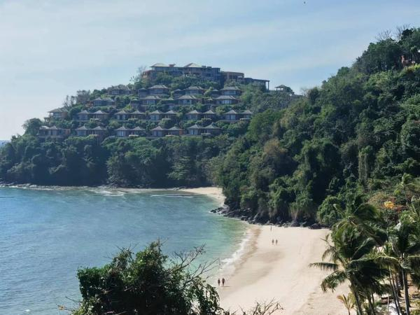 普吉岛某海景酒店2月初78平方米海景套房约2000元一晚，相当于普通房间面积2倍