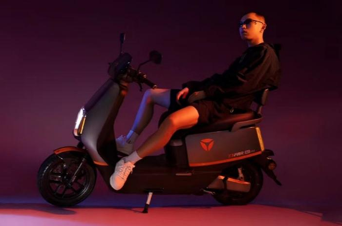 　　搭载雅迪TTFAR3.0增程系统的雅迪冠能 E9 PRO