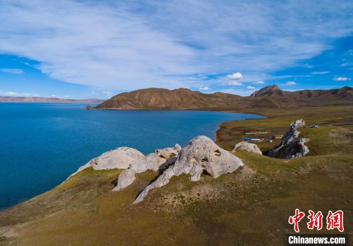 图为青海玛多县湖泊。（资料图）玛多县委宣传部供图
