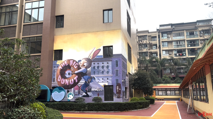 2023年3月2日，星期四，下午3时，富顺县妇幼保健院外墙 冯泽洋 摄