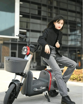 　　图:爱玛Niko电动车,都市感极简时尚个性