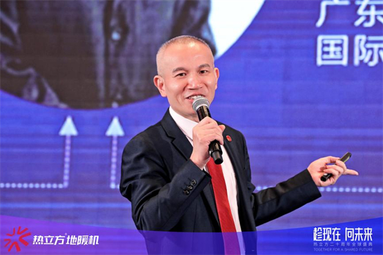 　　热立方总裁童风喜