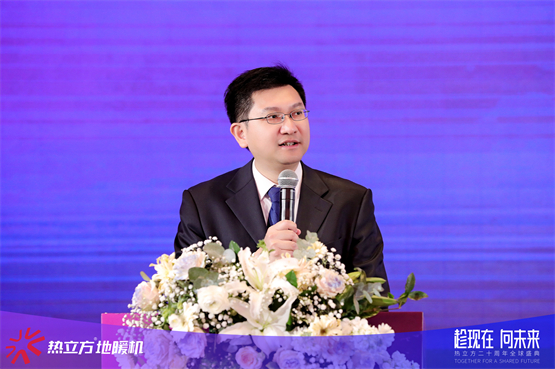 　　中山市黄圃镇党委书记梁泳辉