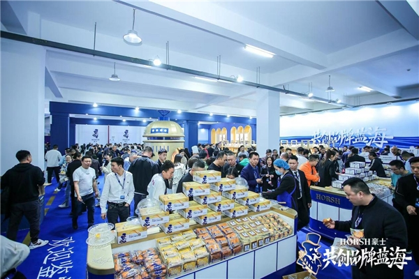 　　经销商现场预订豪士产品