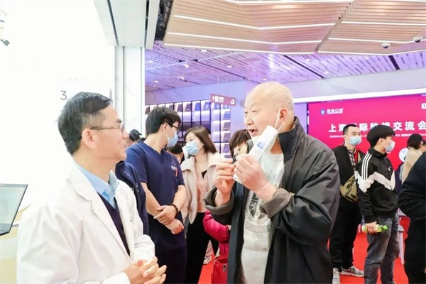 　　鼎植口腔米域诊所-黎强博士现场答疑