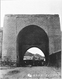 　清代1908年盖洛拍摄的大境门。
