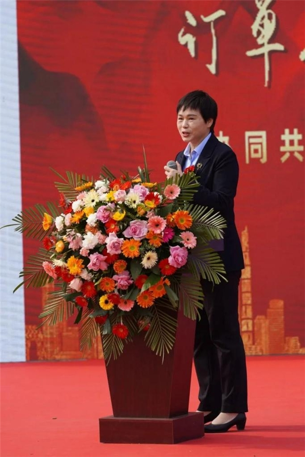 　　河南垂天副总经理侯青霞介绍垂天概况