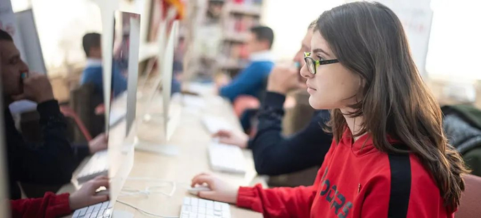 ©联合国新闻&nbsp;| 在全球范围内，目前约有63%的女性可以上网，而男性则为69%