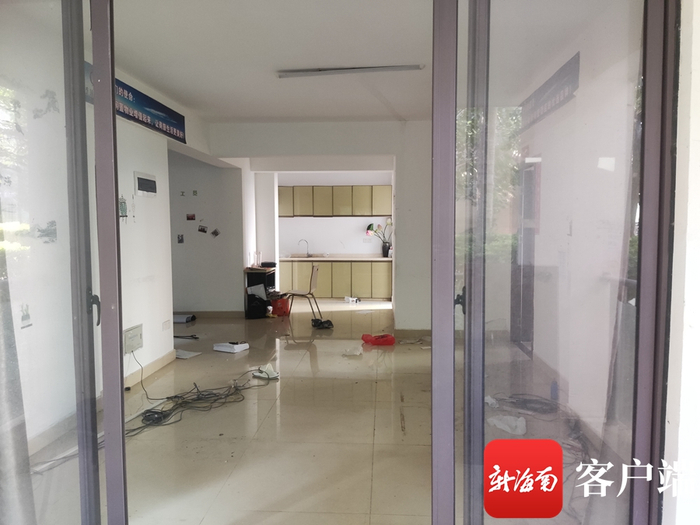 　　海口倚能美林湾小区架空层违建区域物品已基本被清出。记者 李文韬 摄