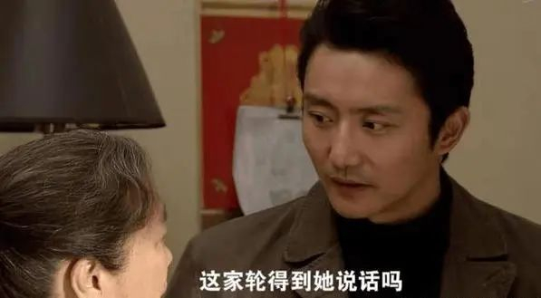 图源：《双面胶》画面截图