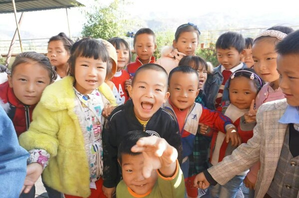 　　一个鸡蛋的暴走资助的困境儿童们