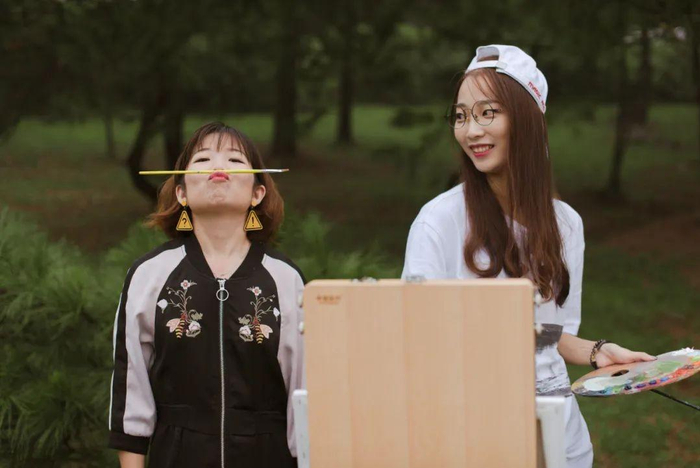 　　“画里的拾光”创始人小鱼、筱菲