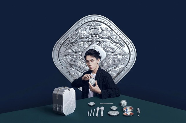 李佳琦代言花西子。图源：花西子官网