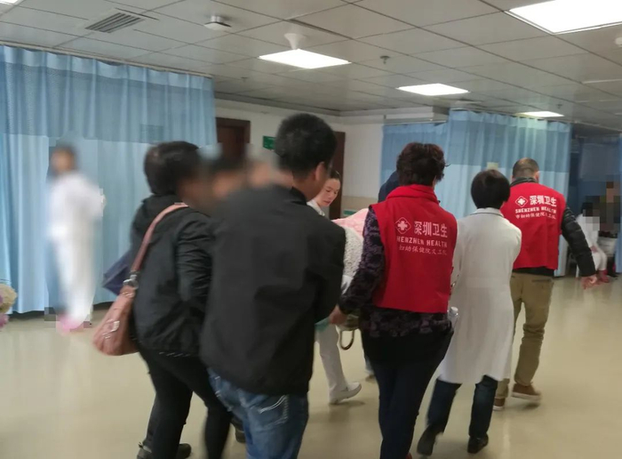 ▲紧急转运危重症患者