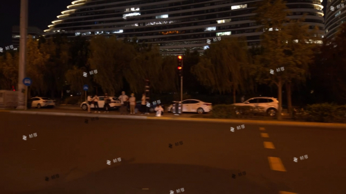 　　同一道路的日、夜景车外景资产