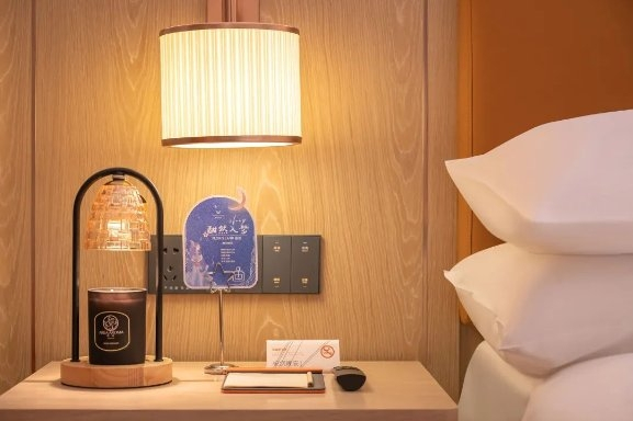 　　图片:维也纳酒店睡眠月主题客房