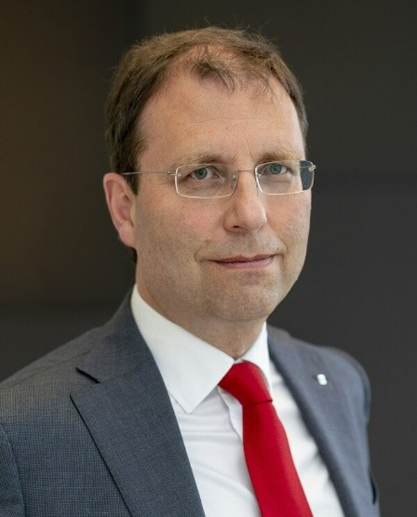 　　图一：通快激光德国公司总裁兼首席执行官 Richard Bannmuller 先生