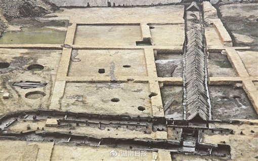 ▲长沙市坡子街南宋大型木构涵渠遗址。本组照片均由长沙市文物考古研究所供图